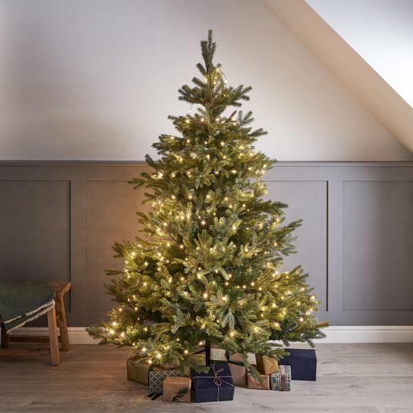 How to Put Fairy Lights on a Christmas Tree?